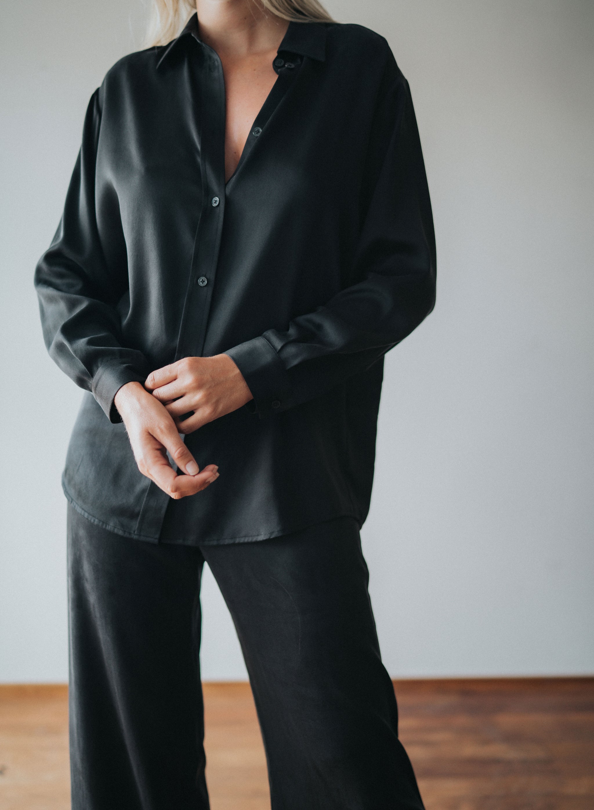 silk boyfriend shirt♡ Silk Laundry Short Sleeve Boyfriend Shirt - Black - Nik and She
